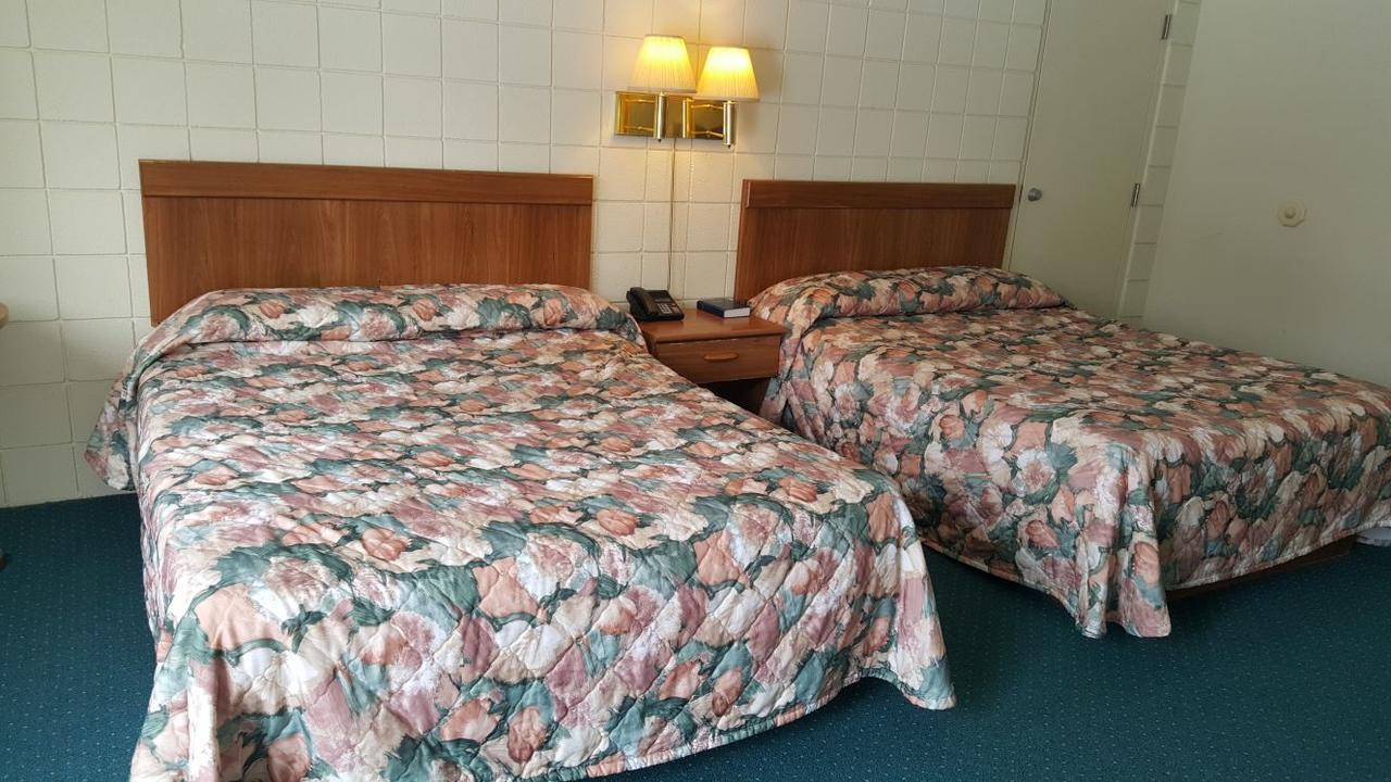 Oakridge Motel Newaygo Экстерьер фото