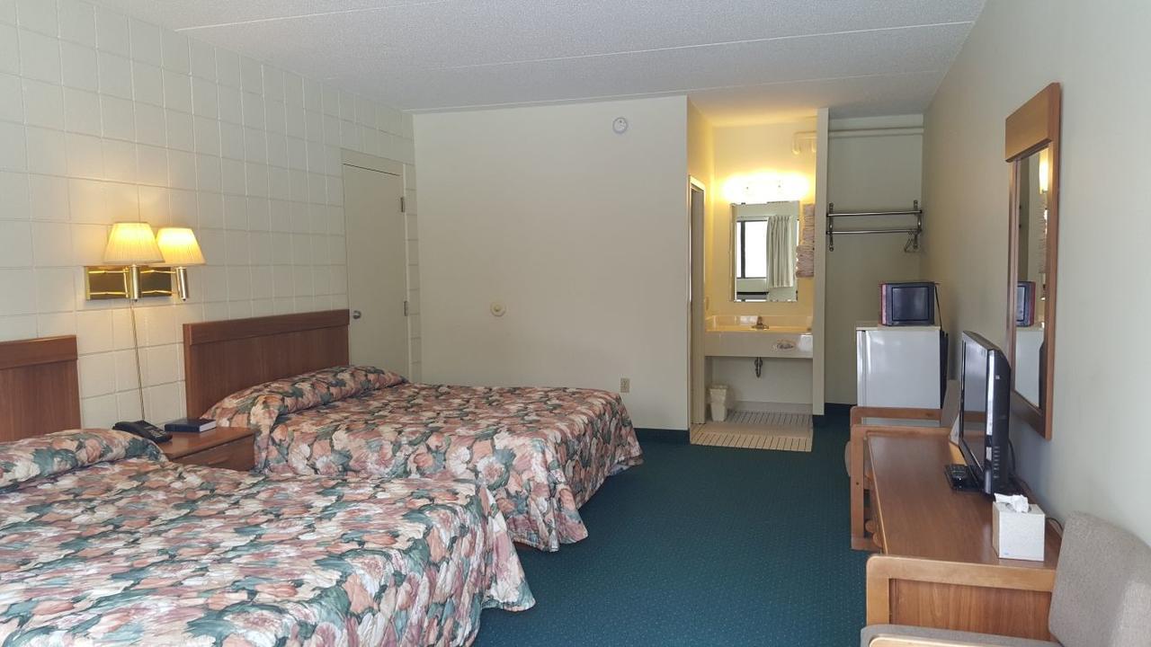 Oakridge Motel Newaygo Экстерьер фото